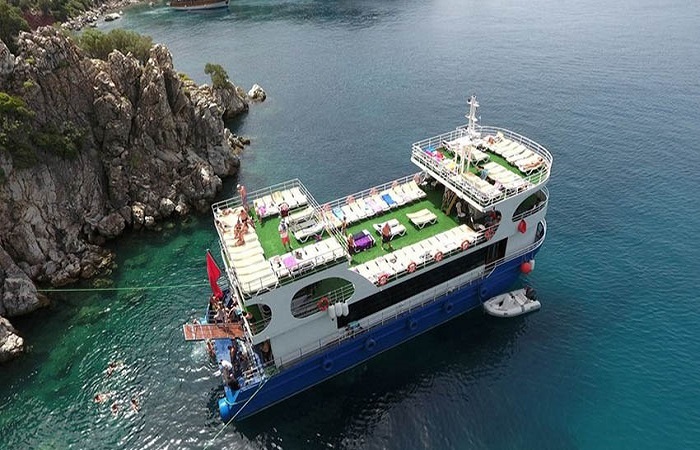 Icmeler Semi Submarine Boat Trips